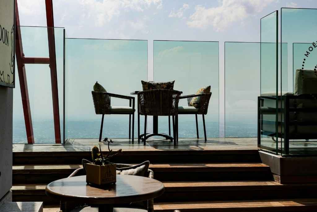 1. Restaurante Colosal: El Rey de los Restaurantes Miradores en Medellín