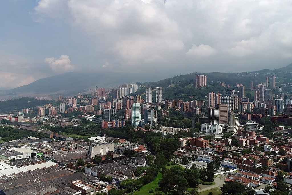 Explora 5 Restaurantes con Vistas Espectaculares para ir en Carro Cerca de Medellín