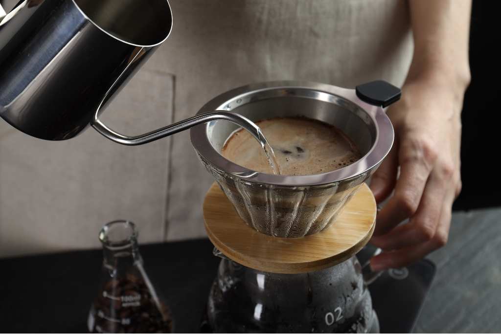 1. El Retiro: Ebanistería fina y cafés de especialidad
