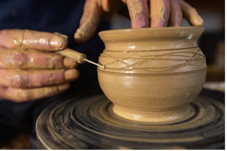 Lee más sobre el artículo Cerámica de El Carmen de Viboral: Una ruta por los talleres artesanales vivos