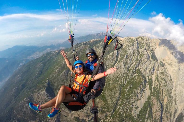 Lee más sobre el artículo Parapente en San Félix: Vuela sobre Medellín y vive la mejor descarga de adrenalina